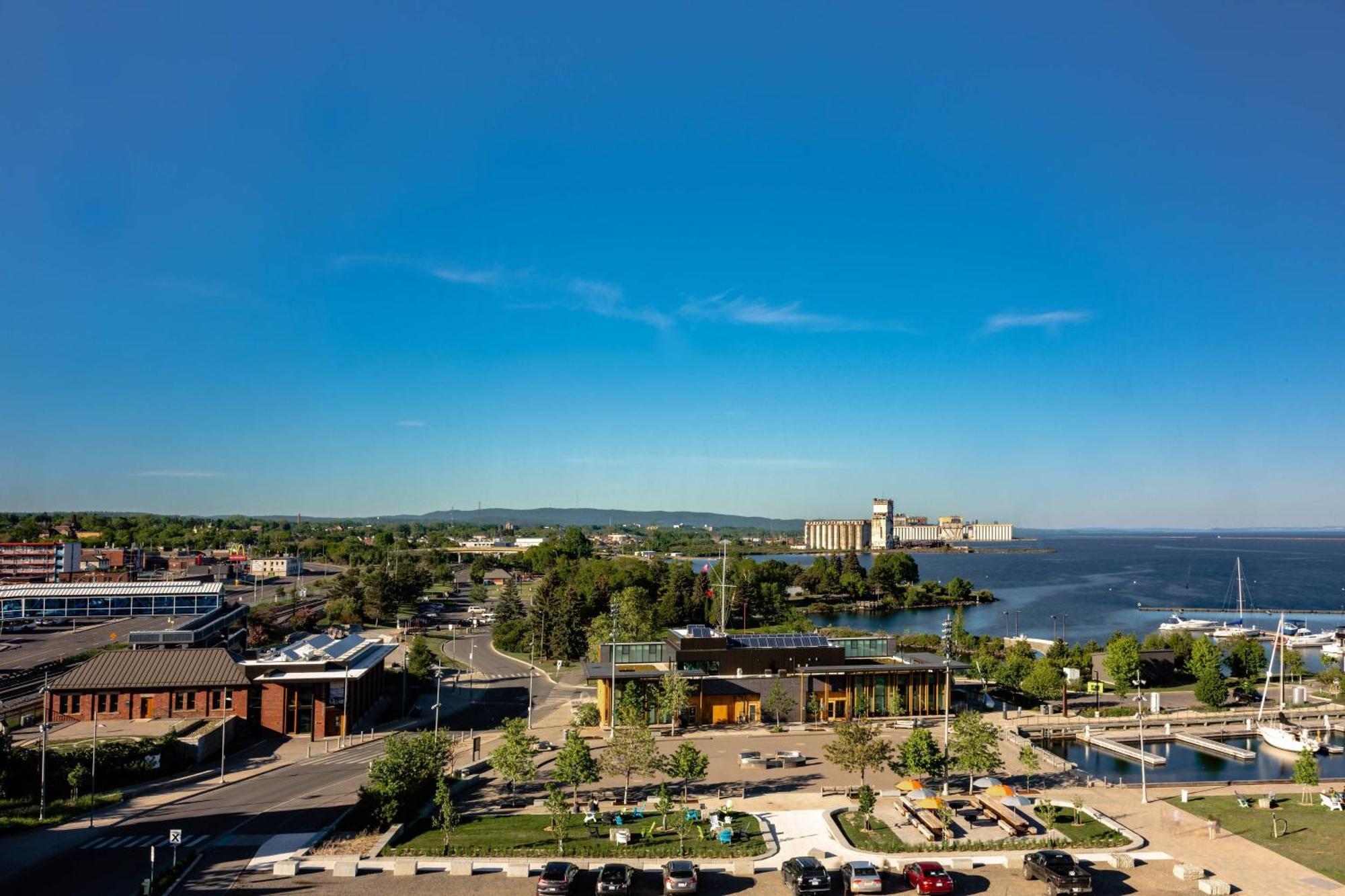 Delta Hotels By Marriott Thunder Bay Exterior photo