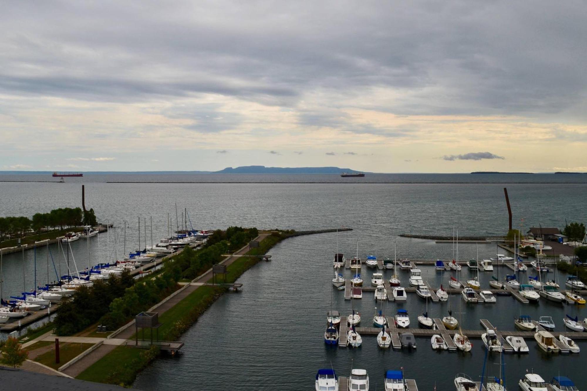 Delta Hotels By Marriott Thunder Bay Exterior photo