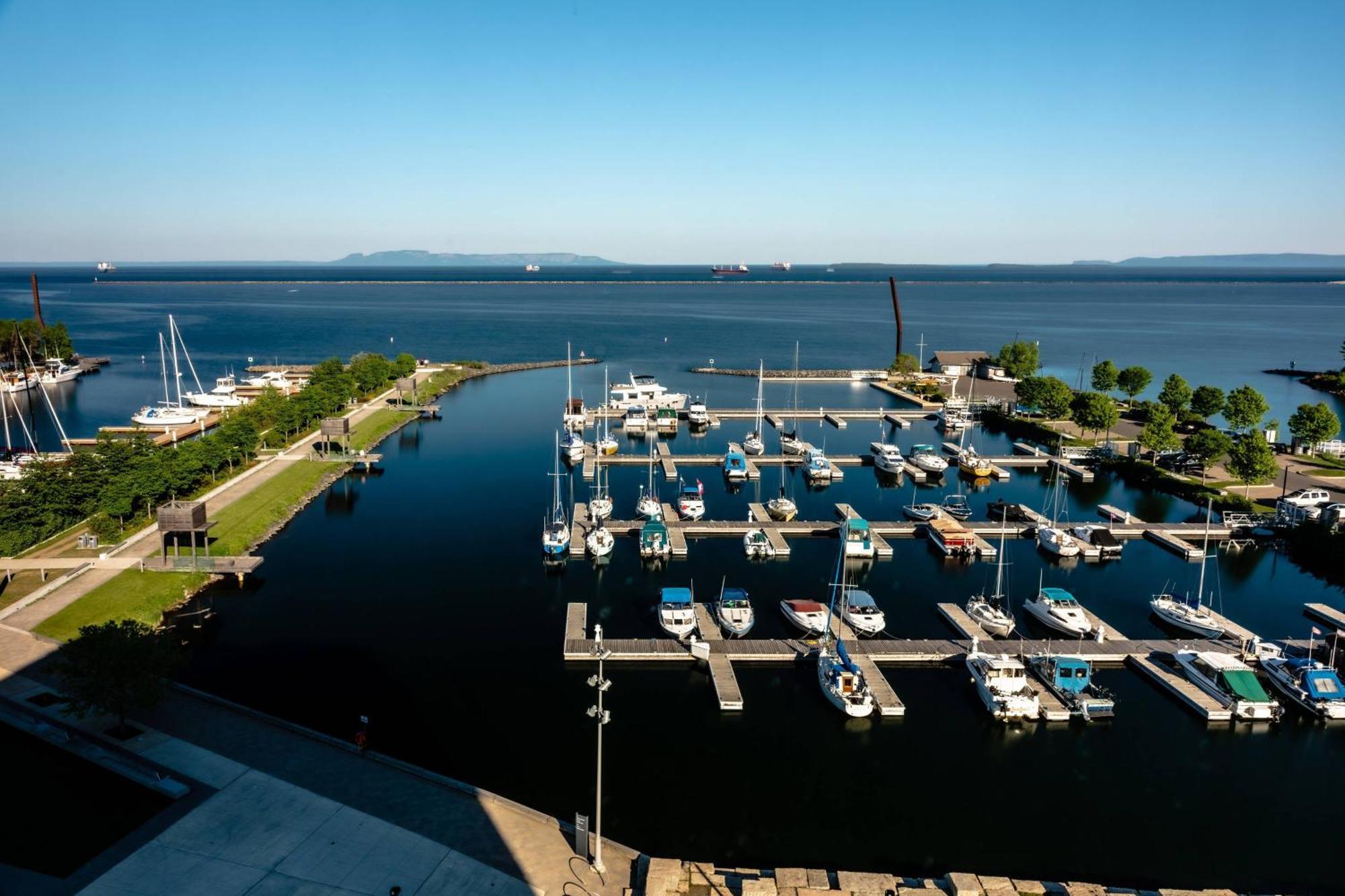 Delta Hotels By Marriott Thunder Bay Exterior photo