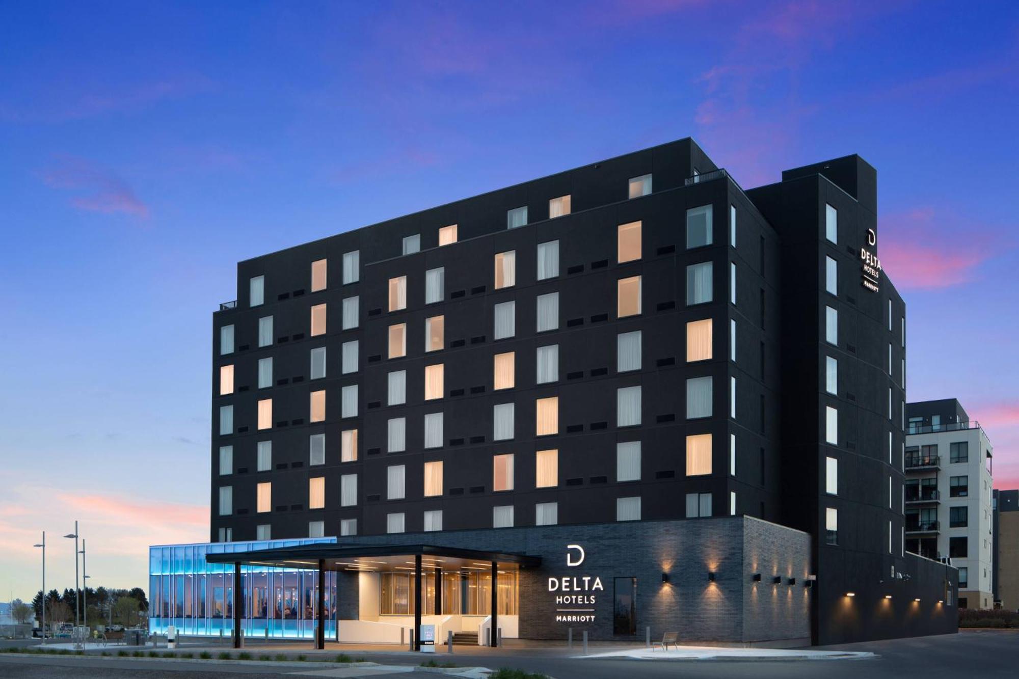 Delta Hotels By Marriott Thunder Bay Exterior photo