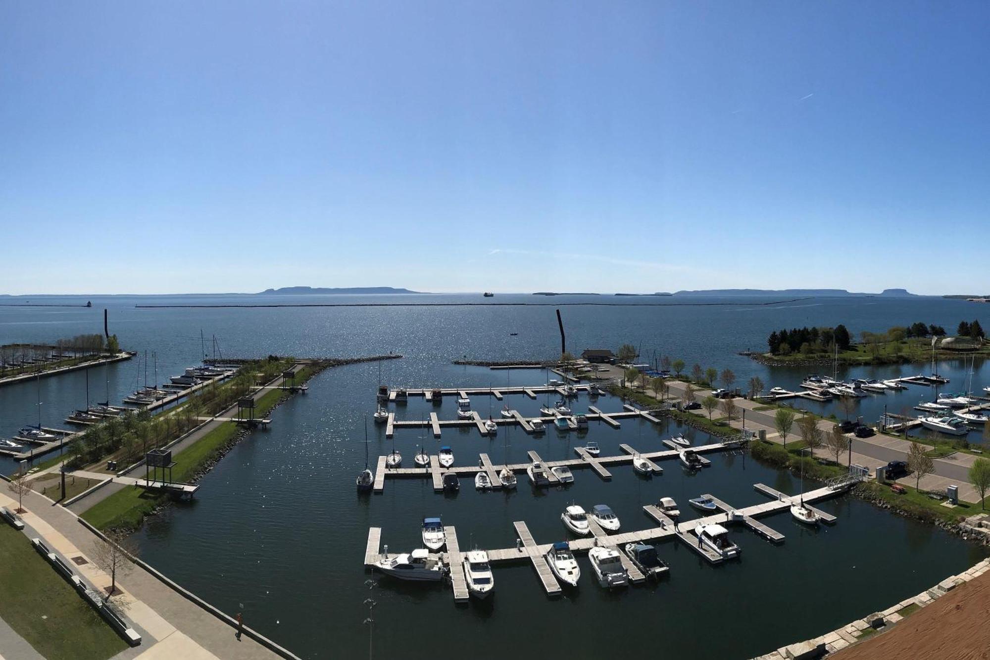 Delta Hotels By Marriott Thunder Bay Exterior photo