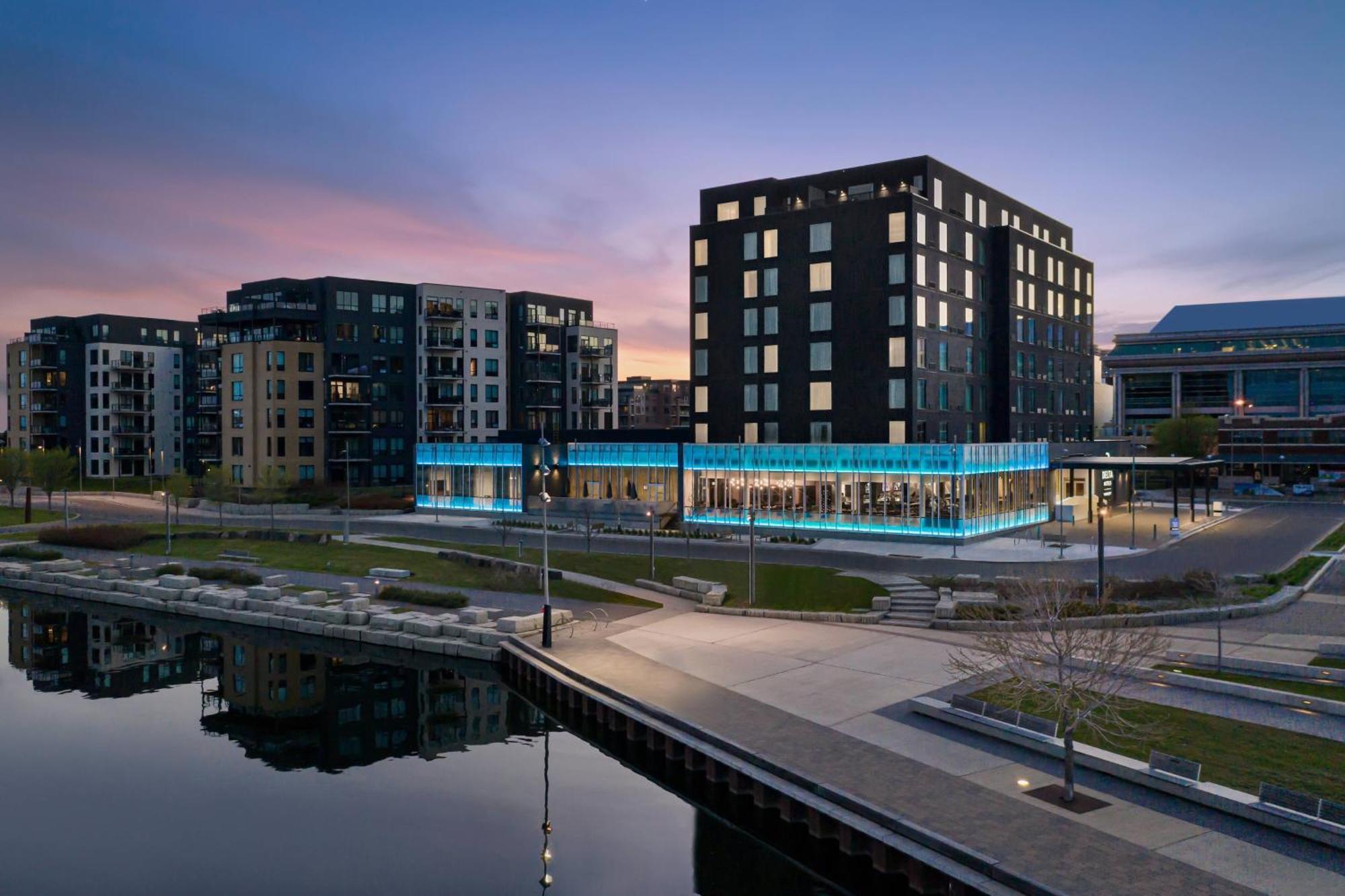 Delta Hotels By Marriott Thunder Bay Exterior photo